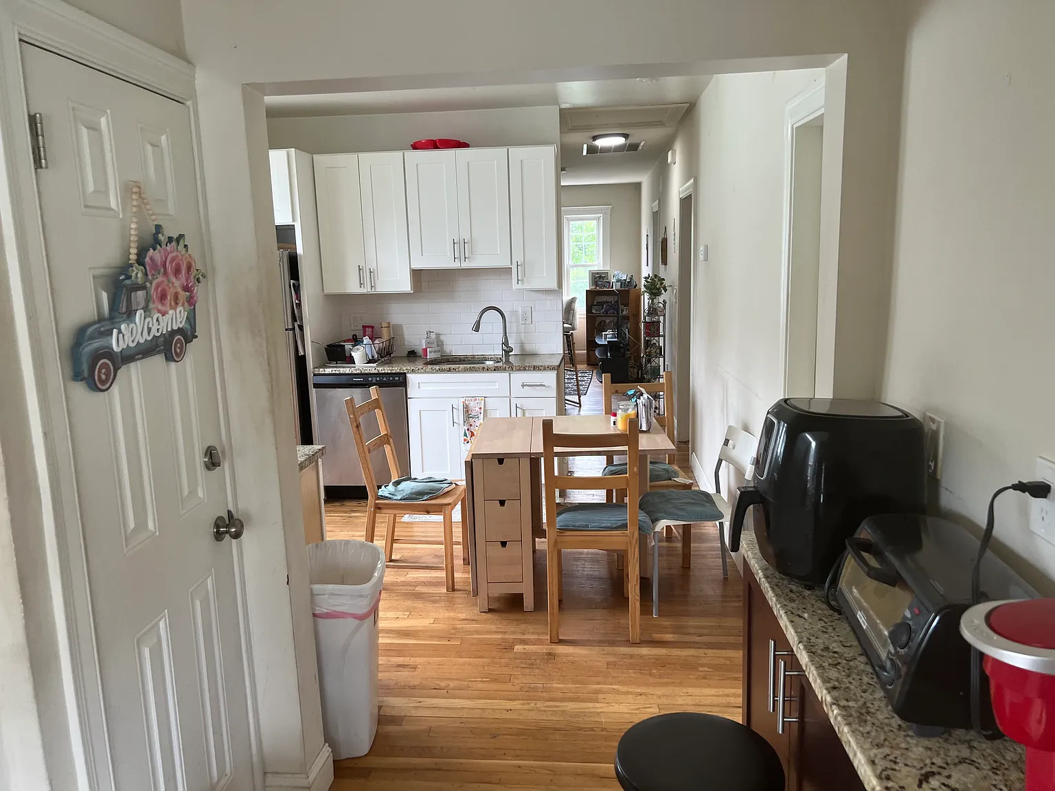 3 bed, 1.5 bath, $2,900 — Photo 2