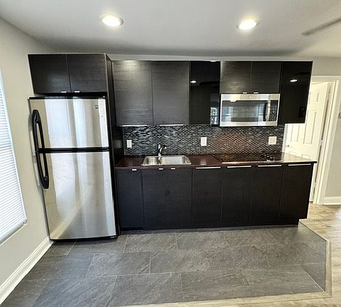 3rd image of 726 Bradley St #Top