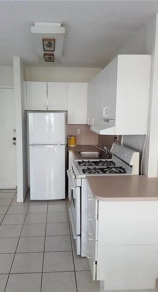 2nd image of 710 Washington Ave APT 210