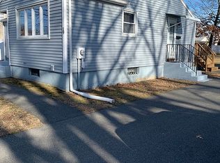 19 Asselin St, Chicopee, MA 01020
