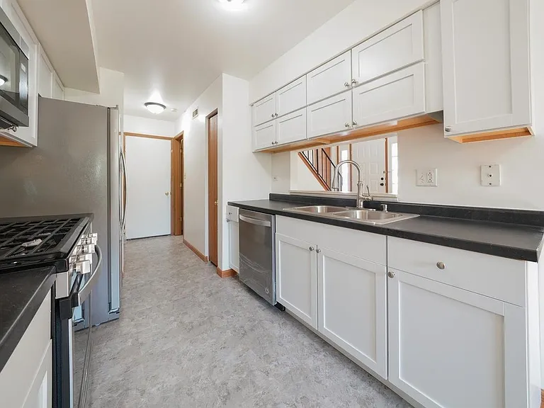 513 East Ave — Photo 3