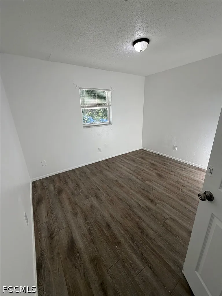 2 bed, 1.0 bath, 690 sqft, $1,200 — Photo 4