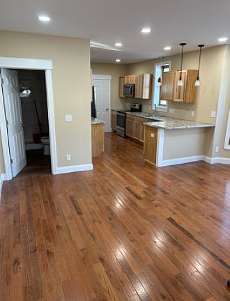 3rd image of 300 E Cottage Grove Ave
