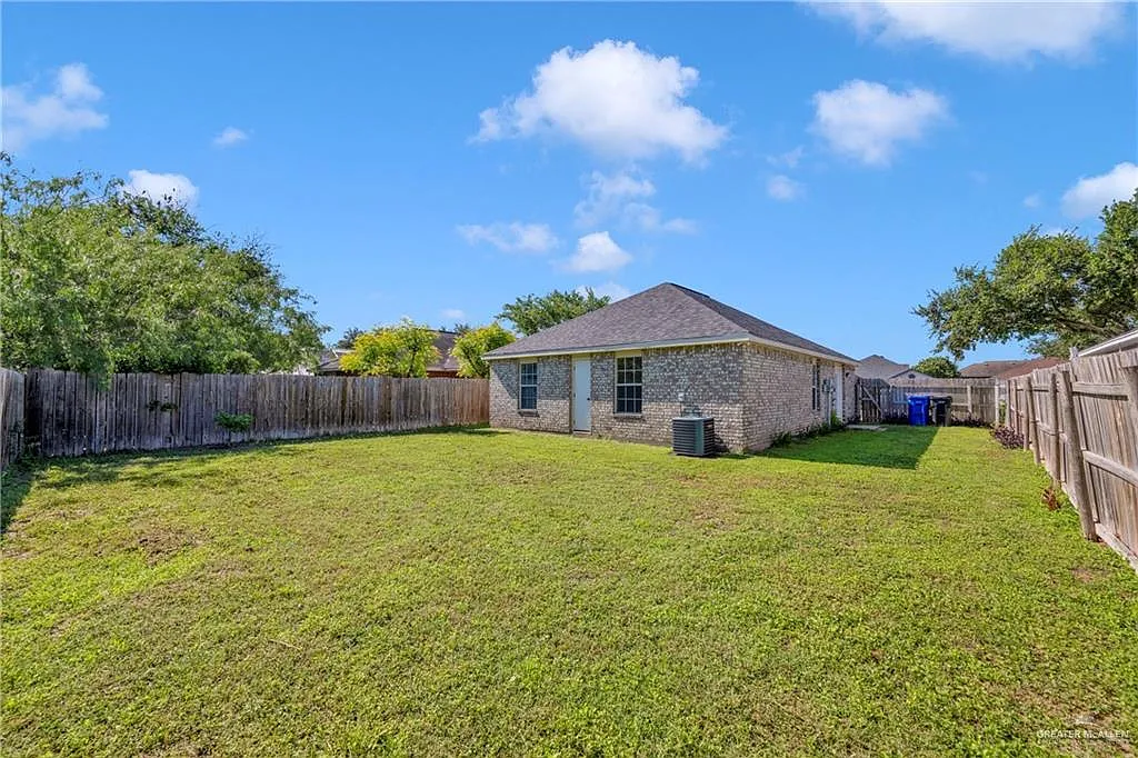 3 bed, 2.0 bath, 1189 sqft, $1,400 — Photo 4
