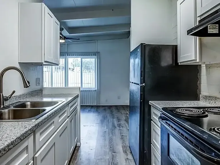 2 bed, 920 sqft, $1,299 — Photo 3