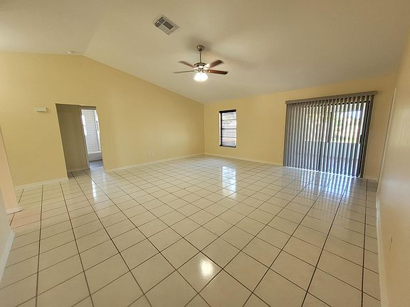 3rd image of 4418 SW 14th Ave