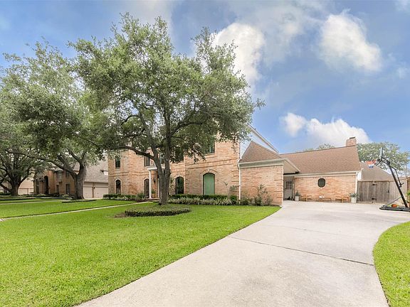 3rd image of 1519 Pebble Chase Dr