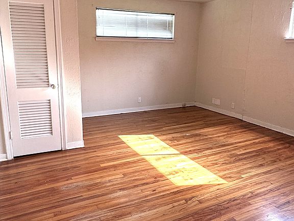 5th image of 213 Doddridge St