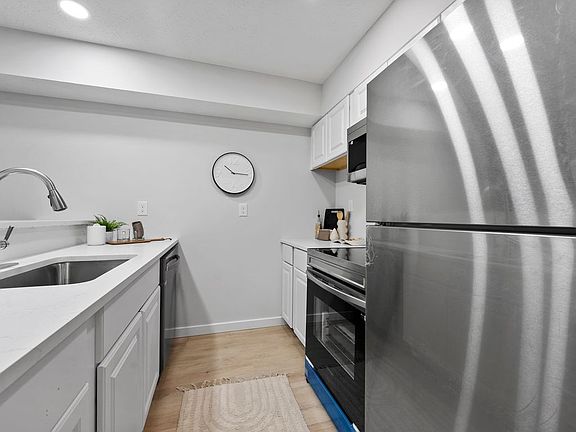 3rd image of 7423 Kirkdale Dr
