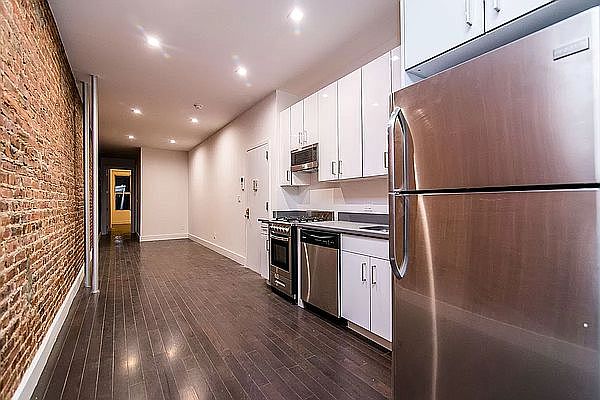1st image of 256 Graham Ave #2RR