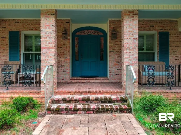 14301 S Wintzell Ave, Bayou La Batre, AL 36509