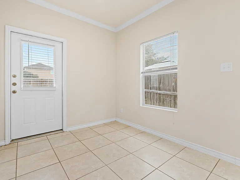 4917 Appleseed Ct — Photo 6