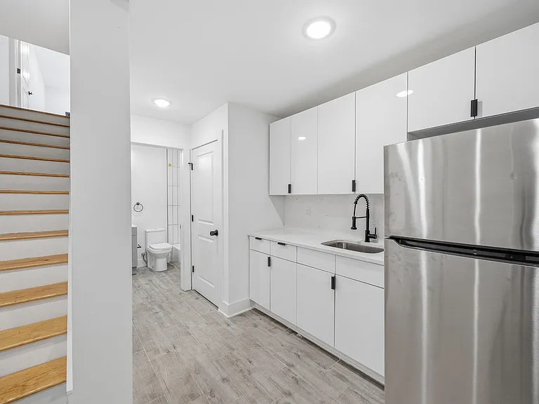 234 Webster Ave #1R — Photo 10