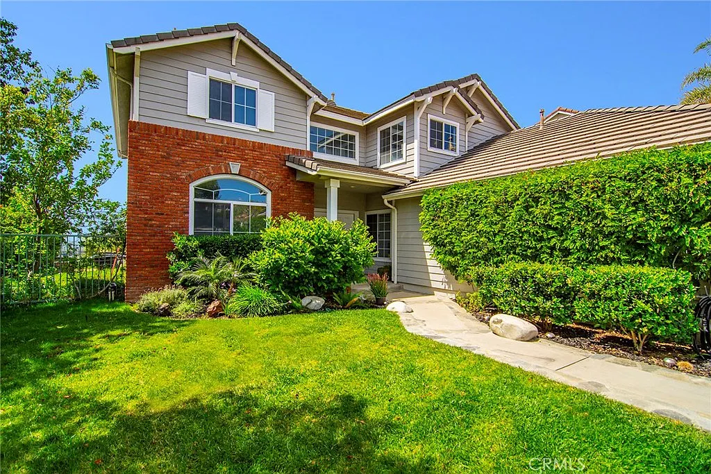 5 bed, 3085 sqft, $8,800 — Photo 2