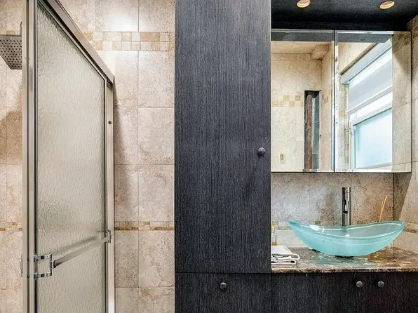 1669 East 32nd Street image 9 of 15