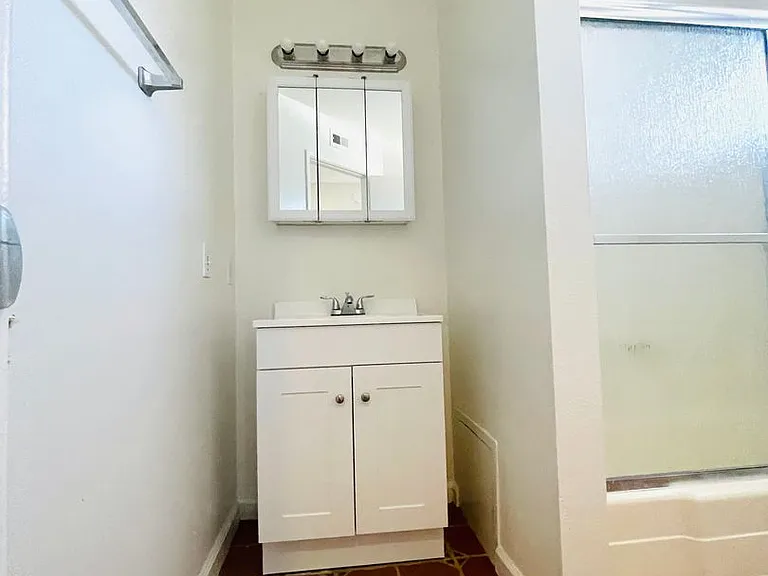 345 Clay St — Photo 10