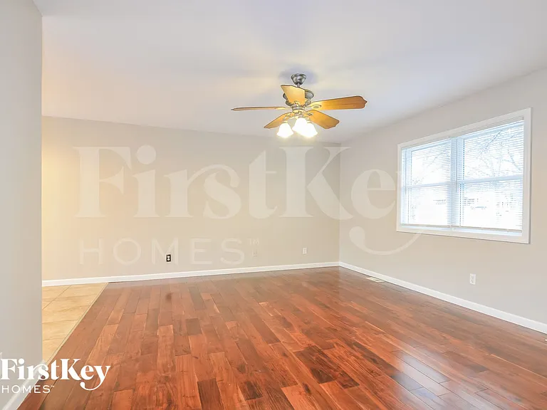 1562 Glenage Dr — Photo 4