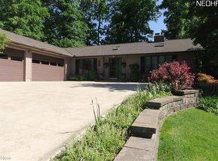 9579 Ledge Acres Dr, Macedonia, OH 44056