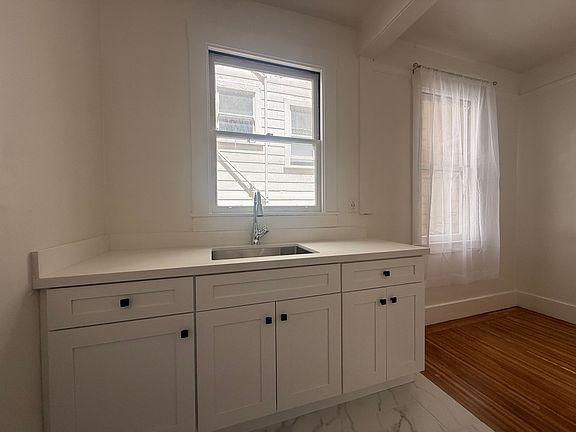 4th image of 2245 Larkin St APT 2