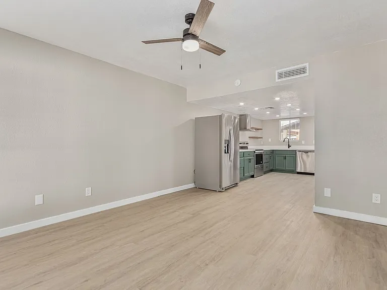736 S Farmer Ave — Photo 26