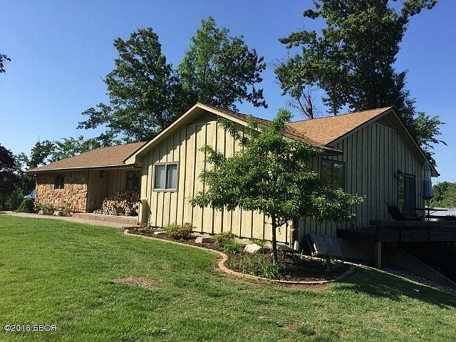 1st image of 401 Oakwood Dr