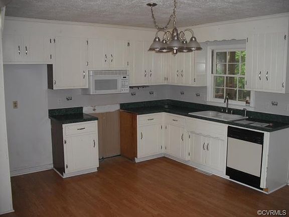 3rd image of 25115 Wayne Ave