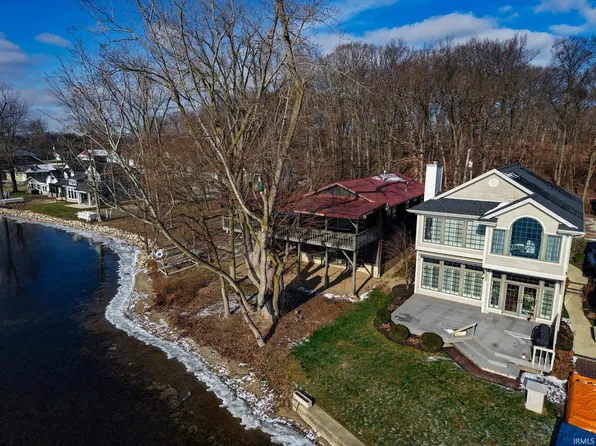 66 W Clear Lake Dr, Fremont, IN 46737