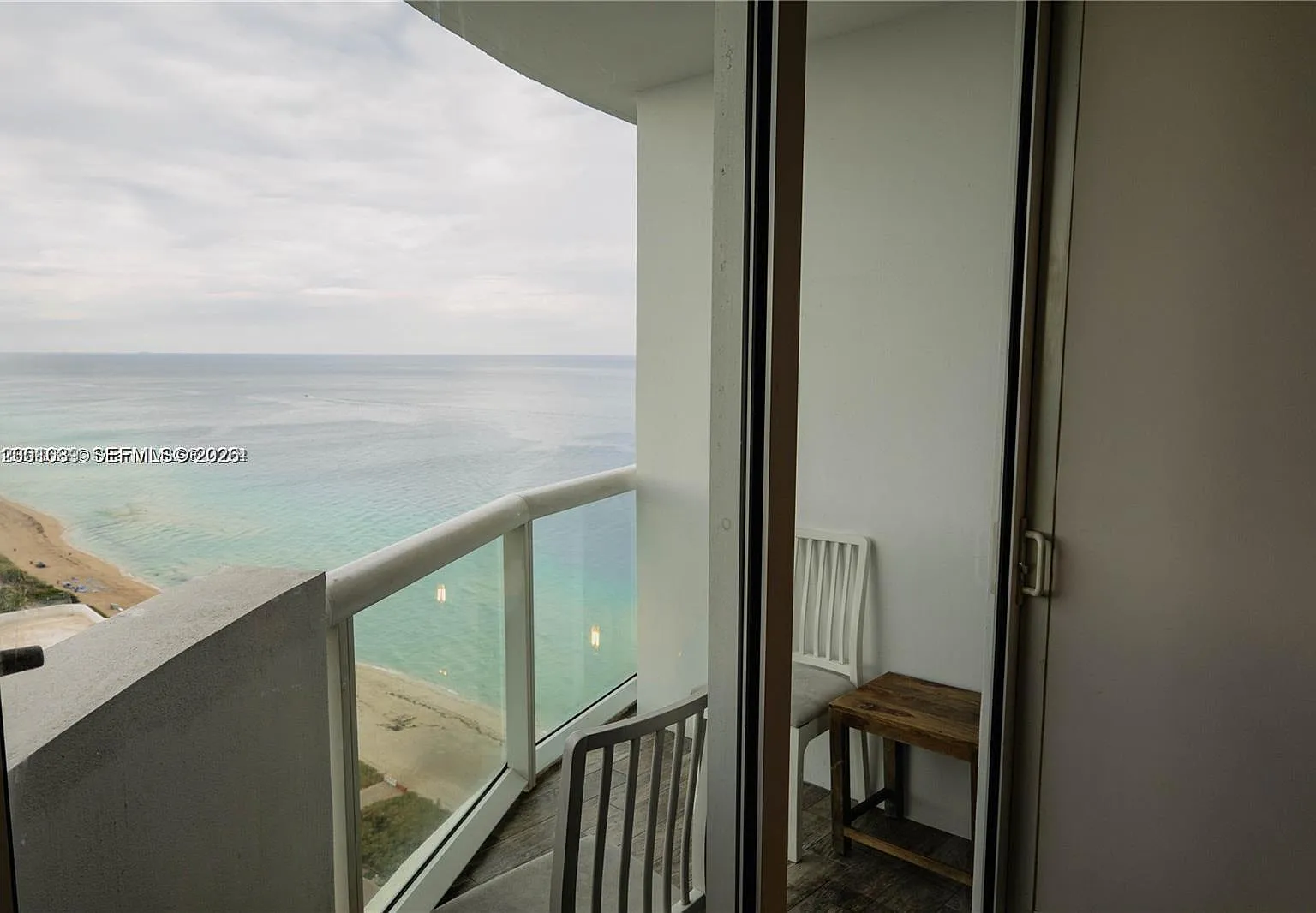 Akoya Condo — Photo 4