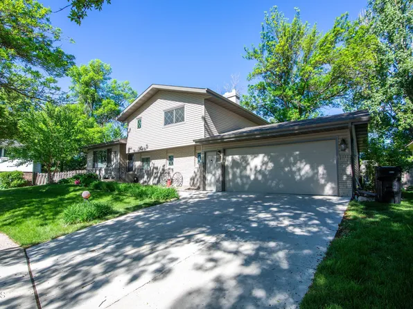 2440 Atlas Dr, Bismarck, ND 58503