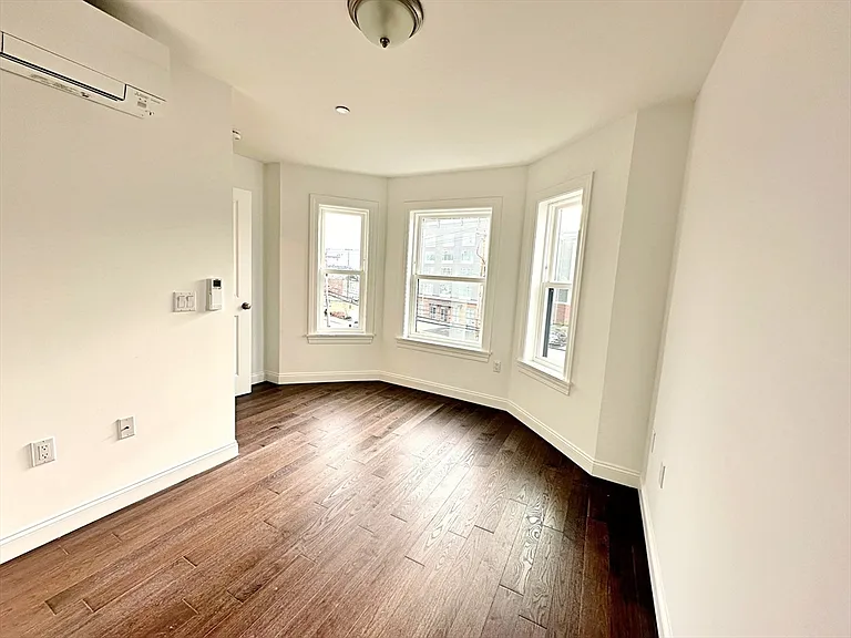 33 Leyden St #6 — Photo 18