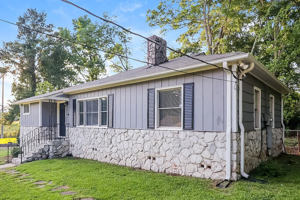 3 bed, 1.0 bath, 1118 sqft, $1,110 — Photo 1