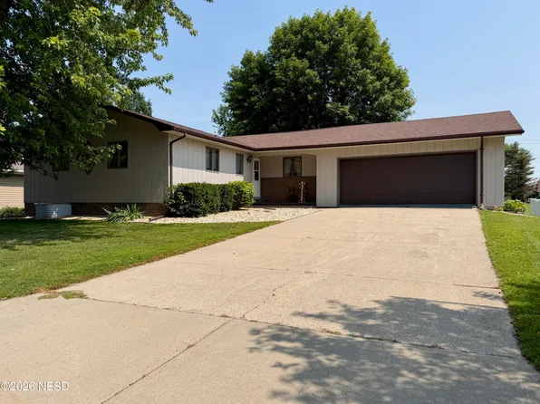 124 1st St, Clinton, MN 56225