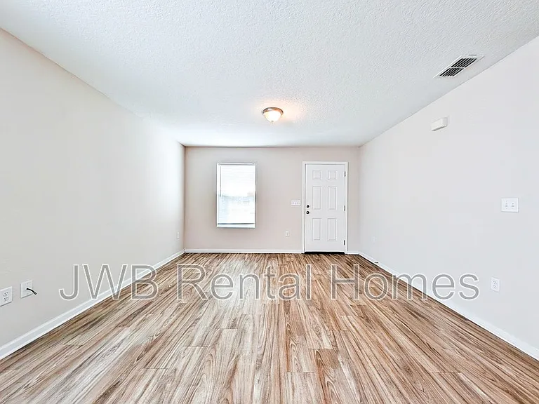 2223 W 2nd St — Photo 6