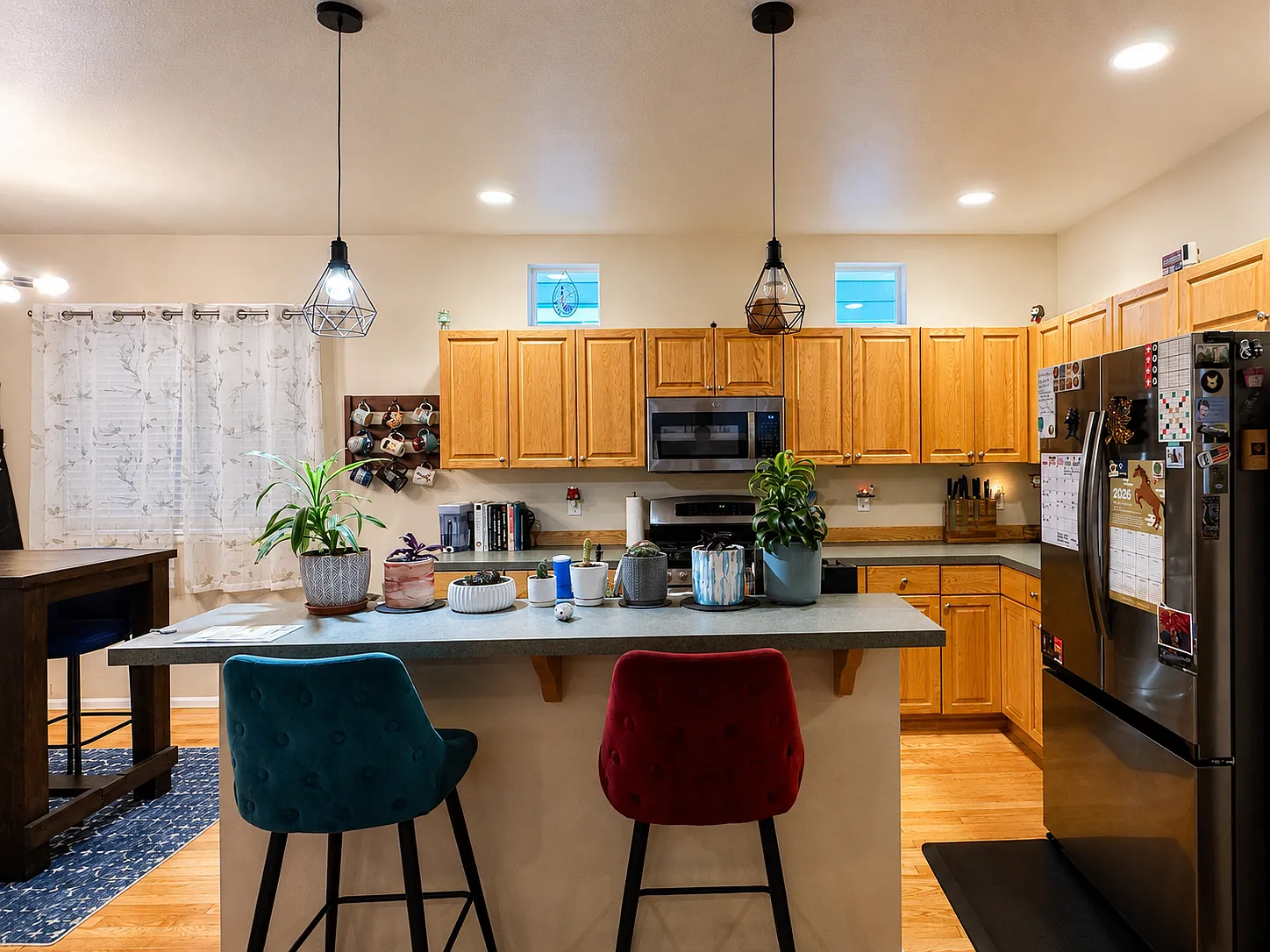 4 bed, 2.5 bath, 1890 sqft, $3,850 — Photo 2