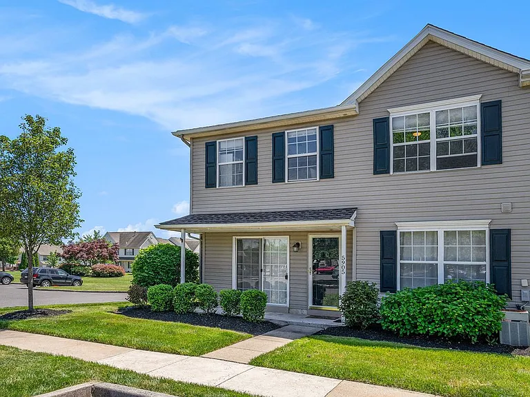 5905 Drawbridge Ct — Photo 23