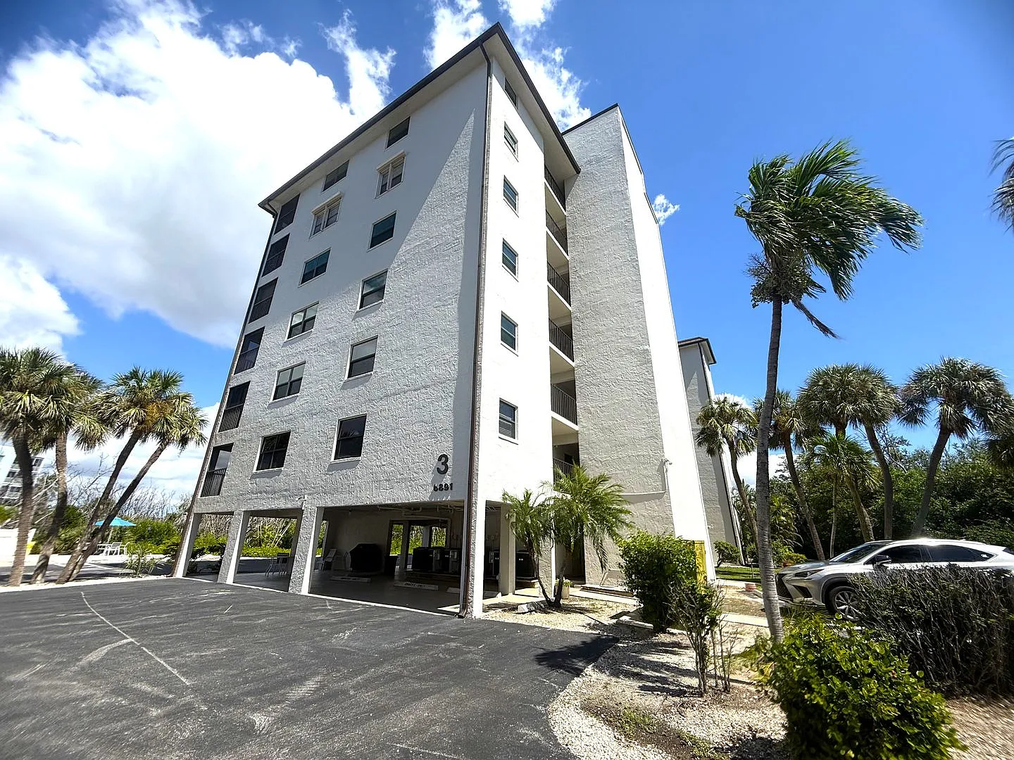 Seasonal Beach Access 2/2 Condo On Ft. Myers Beach — Photo 1
