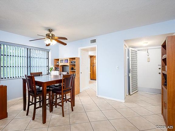 4th image of 205 SE 10th St APT 9E