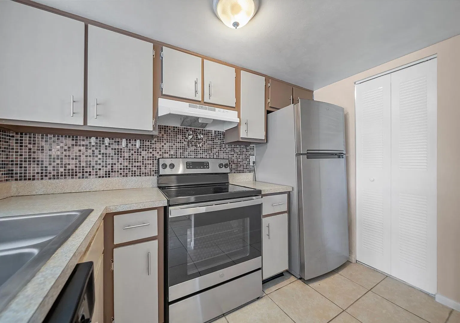 Waterfront Living In Sandy Cove! | 1 Bedroom, 1 Bath Condo — Photo 3