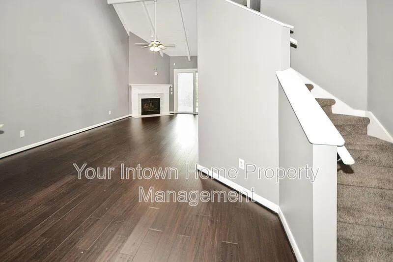 2 bed, 2.0 bath, 1072 sqft, $2,350 — Photo 3