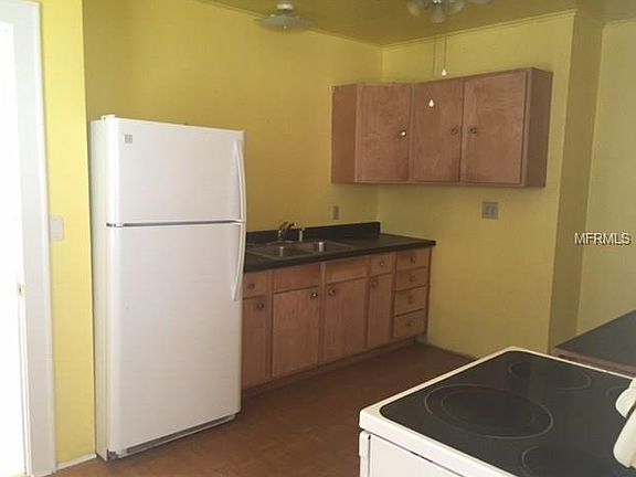 2nd image of 601 S Lone Oak Dr