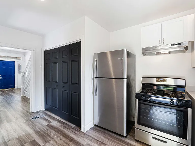 400 W Prospect Ave — Photo 16