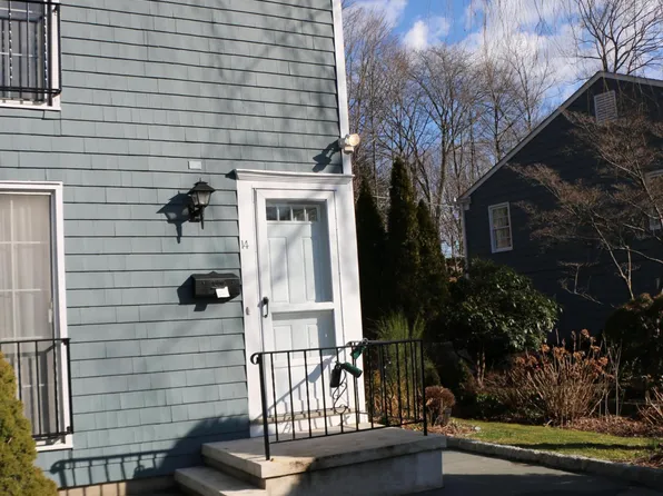 98 Valley Rd APT 14, Cos Cob, CT 06807