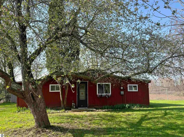 5070 Half Moon Dr, Lake, MI 48632