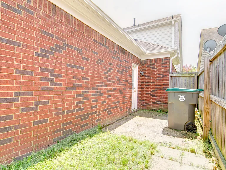 9138 Cinderhill Cv E — Photo 11