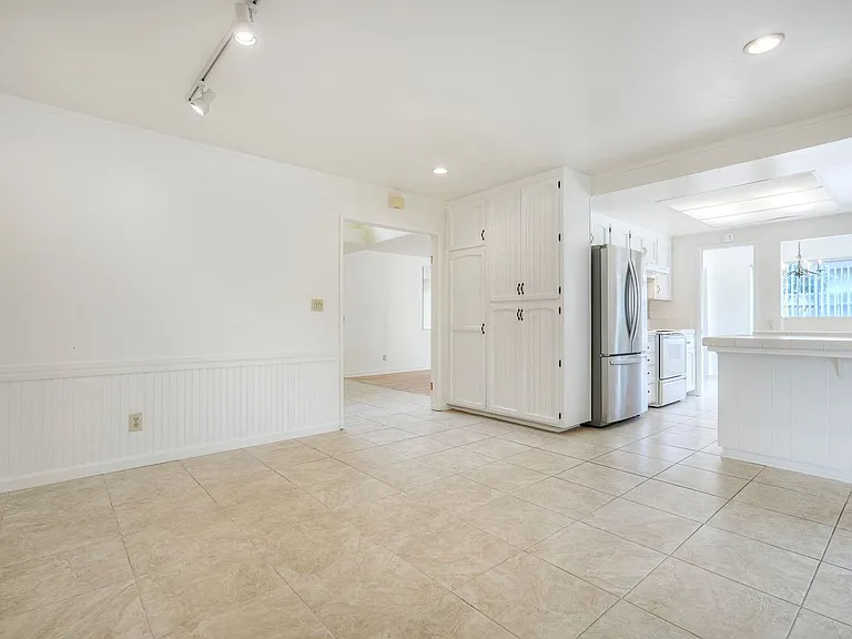 749 Highland St — Photo 7