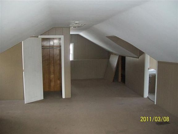 4th image of 875 Beechwood St NE