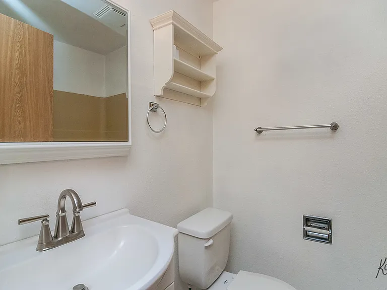 327 W 5th Ave #3 — Photo 15