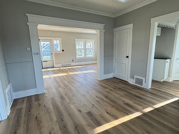 5th image of 2751 Laurel Ave