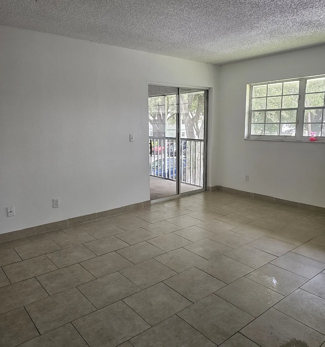 2 bed, 850 sqft, $1,350 — Photo 2