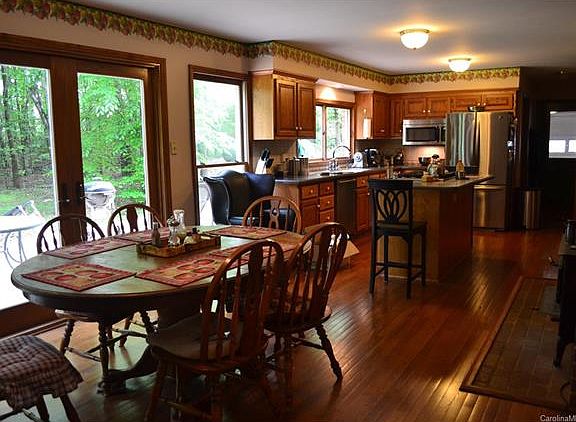 4th image of 125 Randall Ln